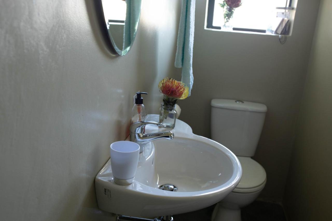 Stay At Friends Economic Rooms Malkopvlei Εξωτερικό φωτογραφία